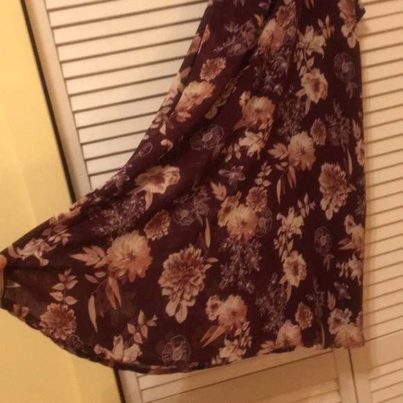 Maroon flower dress - Picture 3 of 5